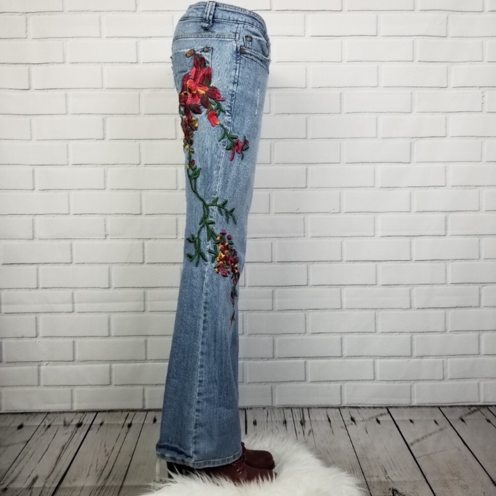 Candies vintage embroidered jeans!